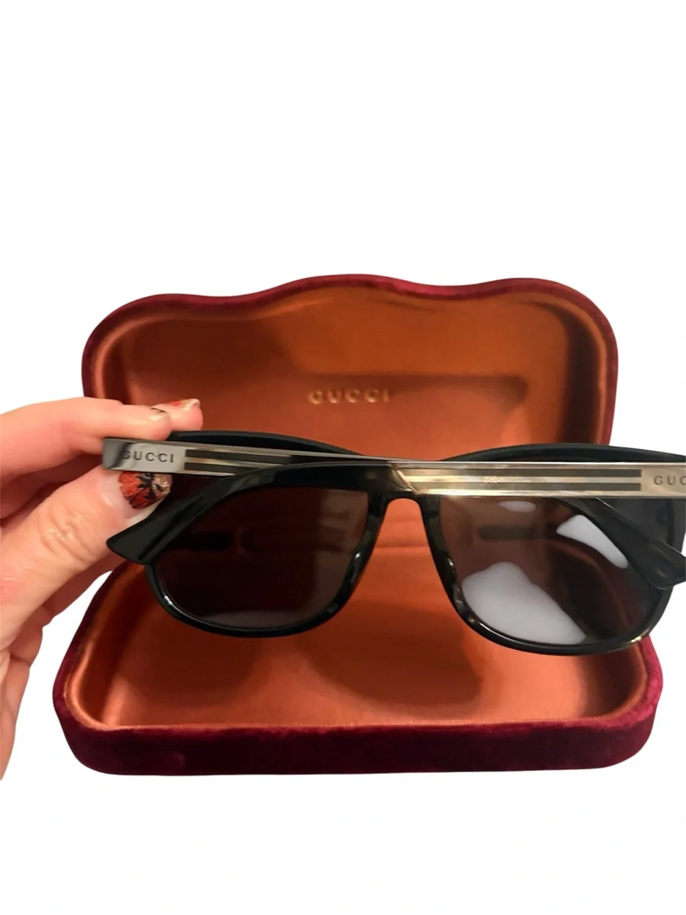Gucci Men’s Black Frame Sunglasses with Burgundy Case and Cream Cloth